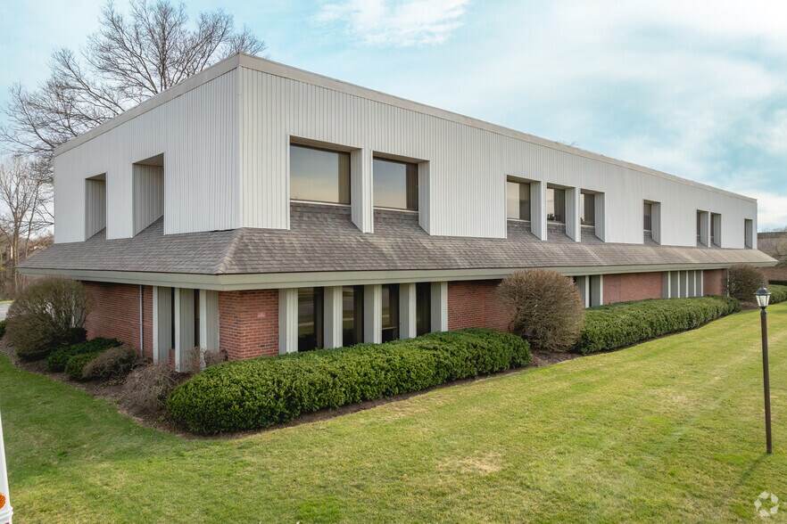 Primary Photo Of 1575-1579 Henthorne Dr, Maumee Office For Sale