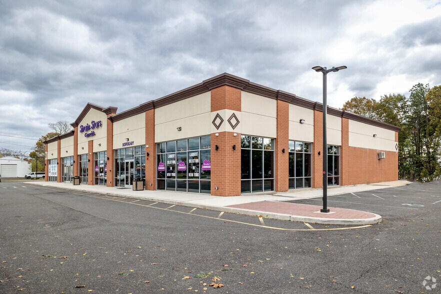 More Photos Of 1871 Old Country Rd, Riverhead Storefront For Lease