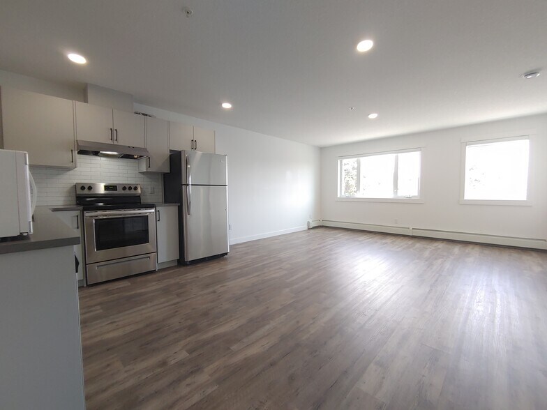 More Photos Of 10882 98 St NW, Edmonton Apartments For Sale