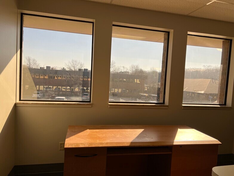 More Photos Of 4656 W Jefferson Blvd, Fort Wayne Unknown For Lease