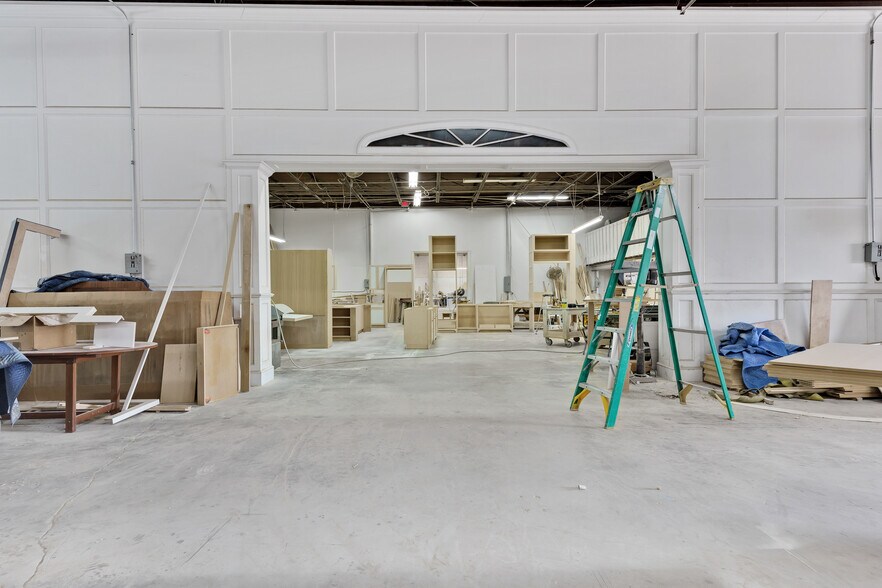 More Photos Of 1051 E 24th St, Hialeah Warehouse For Sale