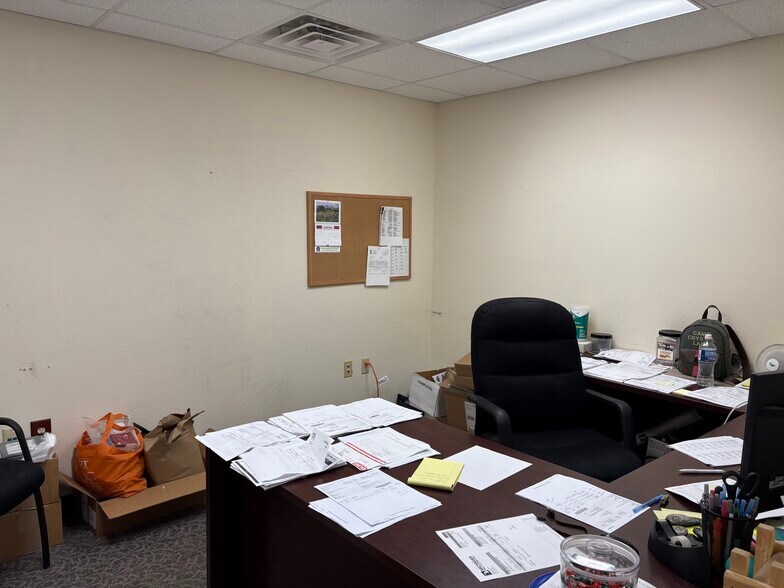 More Photos Of 3219 19th Ave E, Hibbing Manufacturing For Sale
