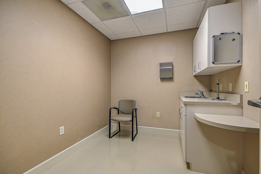 More Photos Of 822 Broad St, Kingsport Medical For Lease