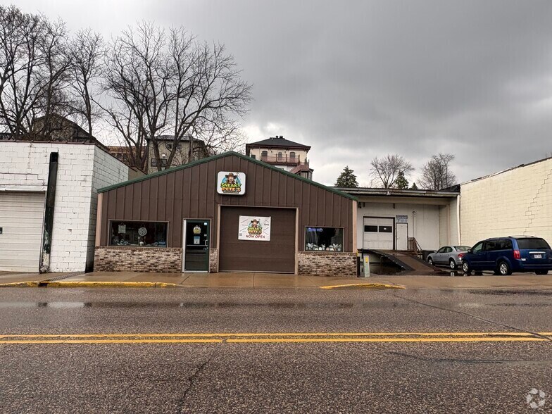 Primary Photo Of 139 Water St, Baraboo Flex For Lease