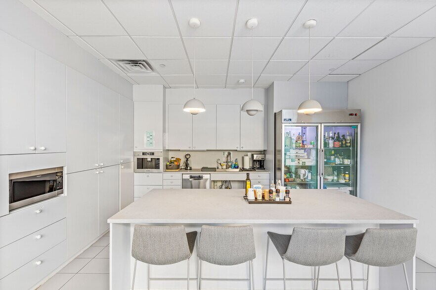 More Photos Of 121 Varick St, New York Loft Creative Space For Sale