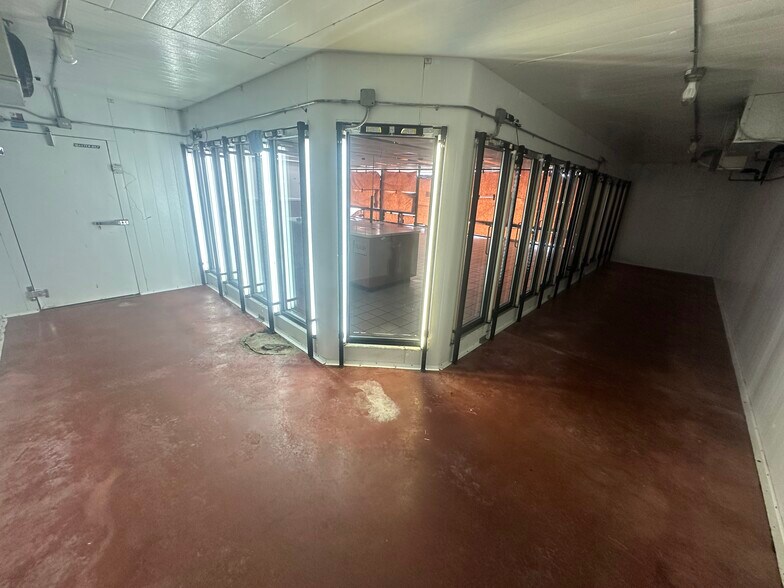 More Photos Of 2930 S National Ave, Springfield Service Station For Lease