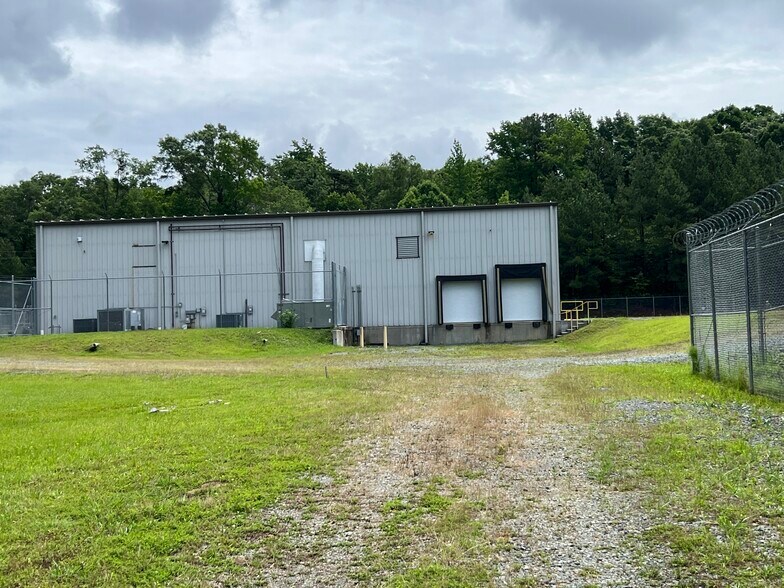 More Photos Of 13117 NC Highway 24/27, Robbins Warehouse For Lease