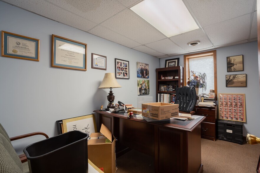 More Photos Of 520 E 8th St, Anderson Office For Lease