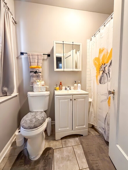 More Photos Of 8201 S. Vernon, Chicago Multifamily For Sale
