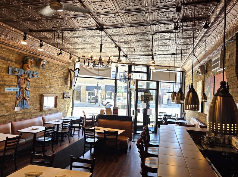 More Photos Of 2914 N Clark St, Chicago Apartments For Lease