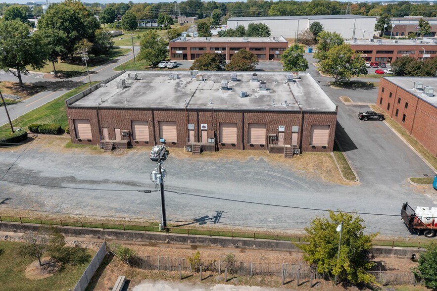More Photos Of 350 Crompton St, Charlotte Industrial For Sale
