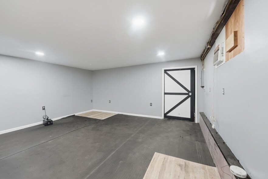 More Photos Of 415 Anthony St, Fall River Flex For Sale