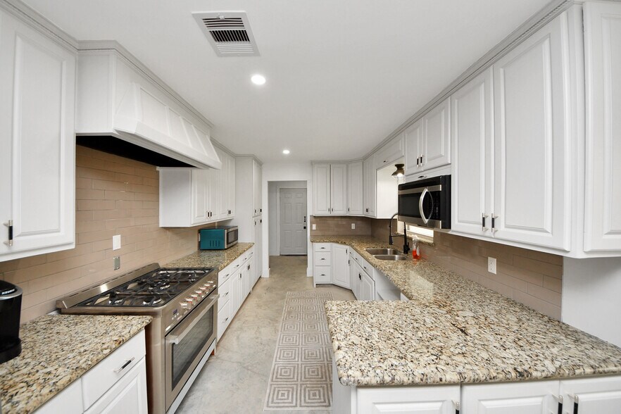 More Photos Of 4738 W. Alabama, Houston Loft Creative Space For Sale