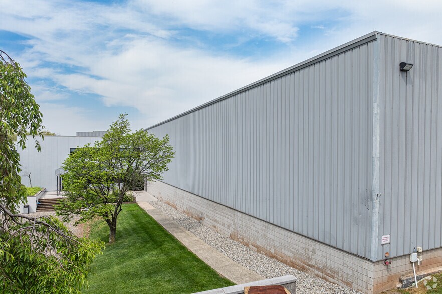 More Photos Of 100 Randolph Rd, Somerset Light Distribution For Lease