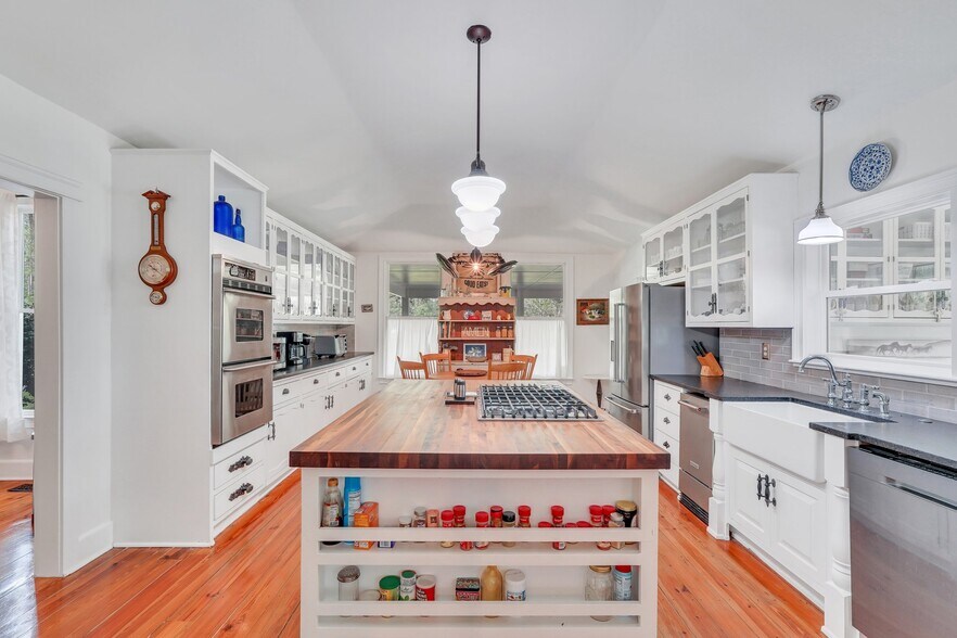 More Photos Of 1871 GA Highway 99, Brunswick Specialty For Sale