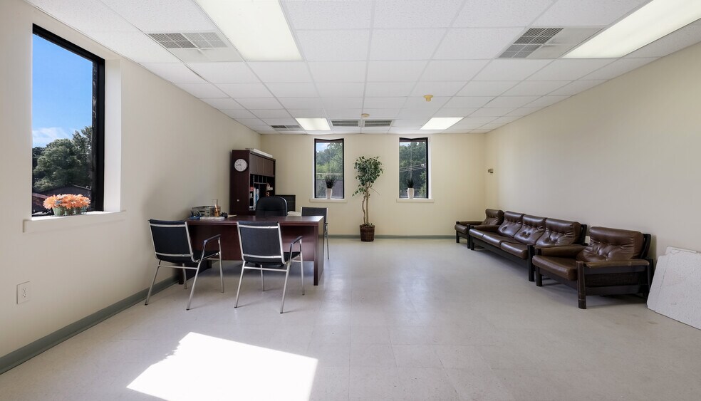 More Photos Of 835 Glenside Ave, Wyncote Unknown For Sale