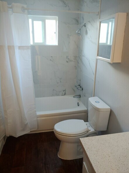 More Photos Of 1935 W Linden St, Riverside Apartments For Sale