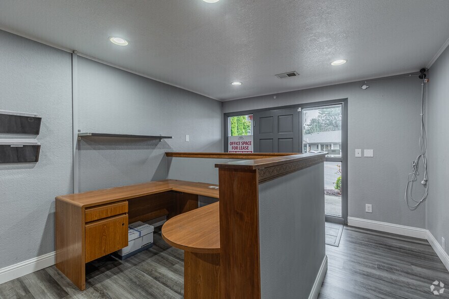 More Photos Of 6823 SW Canyon Rd, Portland Office For Lease