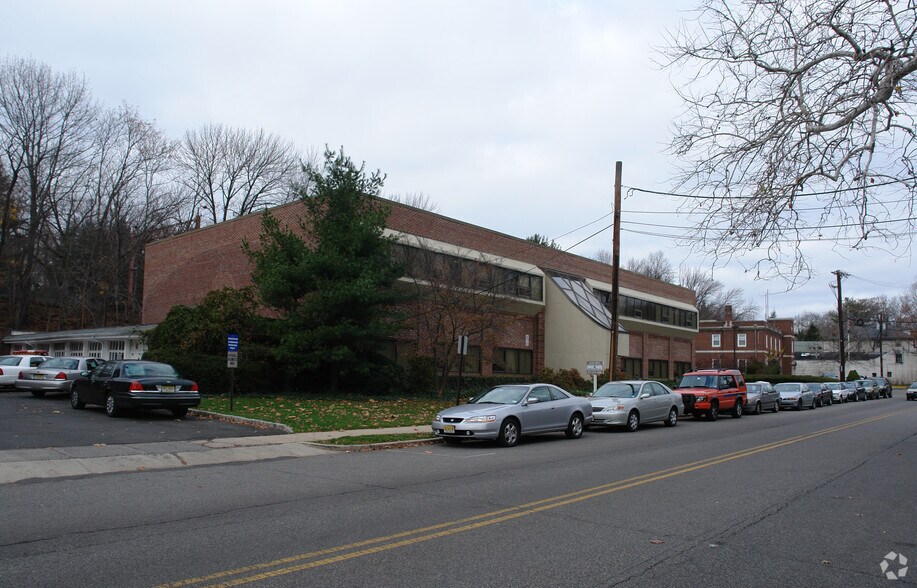 More Photos Of 111 Dunnell Rd, Maplewood Office For Lease