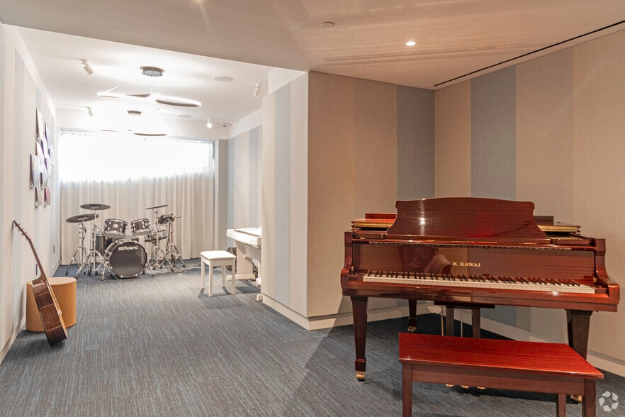 More Photos Of 2551-2555 Broadway, New York Apartments For Lease