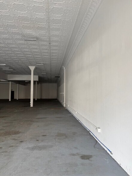 More Photos Of 14-20 N Main St, Shenandoah Office For Sale