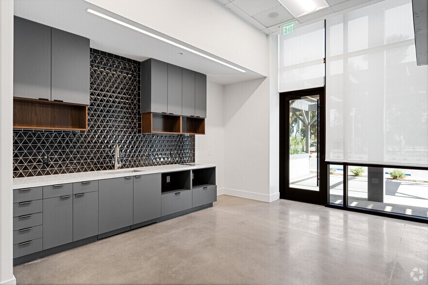 More Photos Of 3211 Mission Oaks Blvd, Camarillo Unknown For Lease