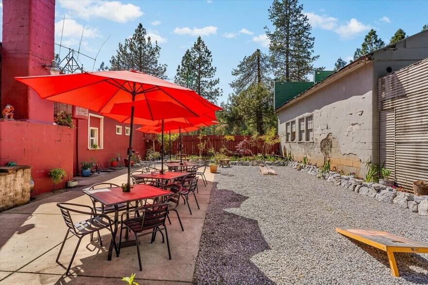 More Photos Of 21375 Main St, Lakehead Restaurant For Sale
