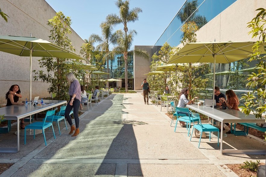 More Photos Of 9440 Carroll Park Dr, San Diego Research And Development For Lease