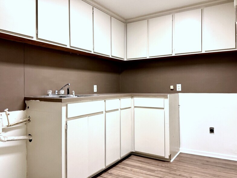 More Photos Of 421 Barony St, Moncks Corner Office For Sale