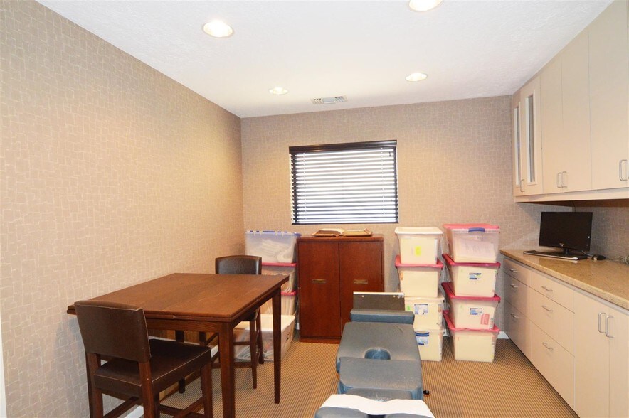 More Photos Of 12325 Scarsdale Blvd, Houston Medical For Sale