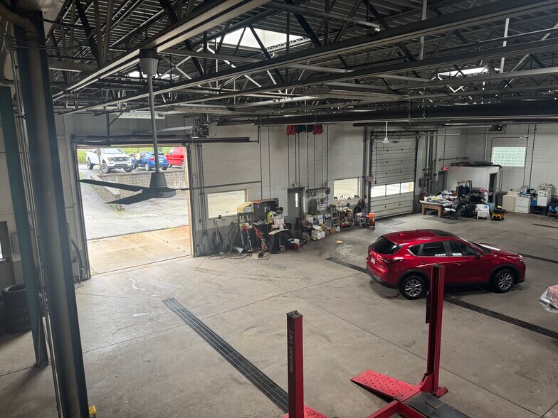 More Photos Of 1101 Lincoln Hwy, North Versailles Showroom For Lease