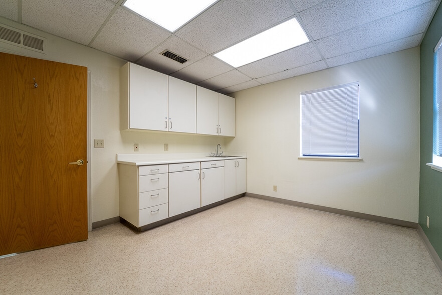 More Photos Of 1215 Plumas St, Yuba City Medical For Lease
