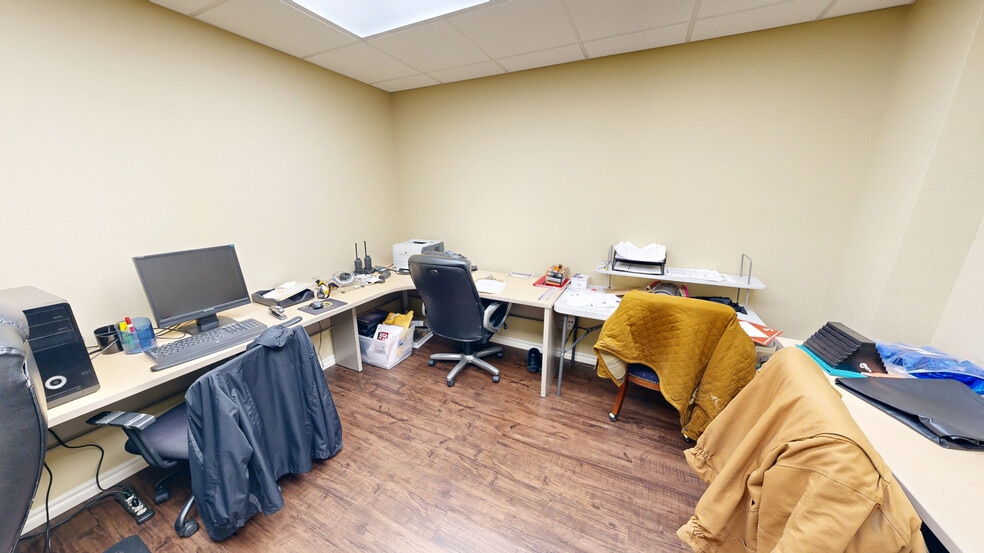 More Photos Of 1213 Esi Dr, Springdale Warehouse For Lease