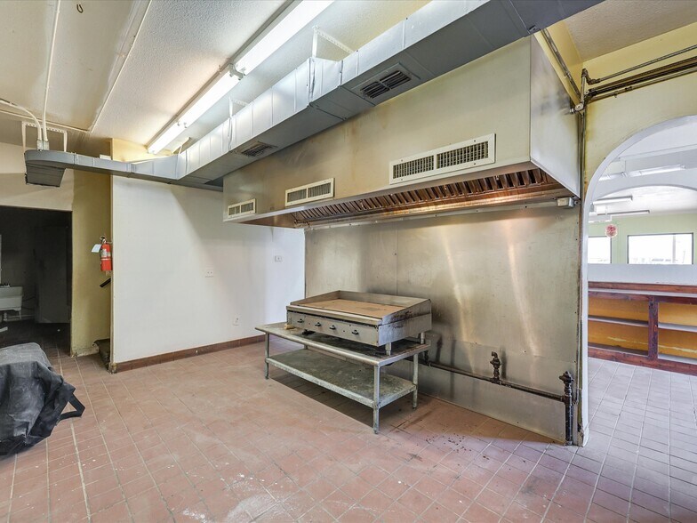 More Photos Of 1201 E Long Ave, Fort Worth General Retail For Sale