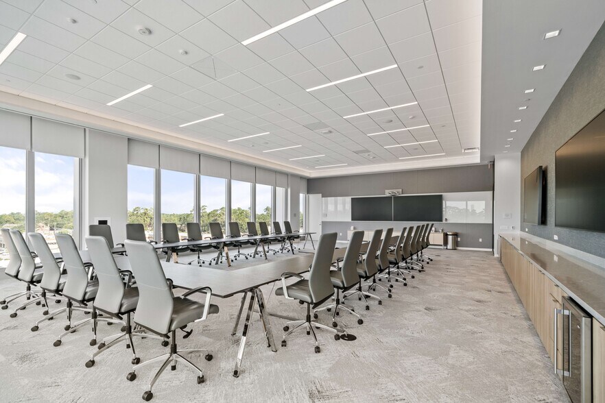 More Photos Of 8020 Katy Fwy, Houston Office For Lease