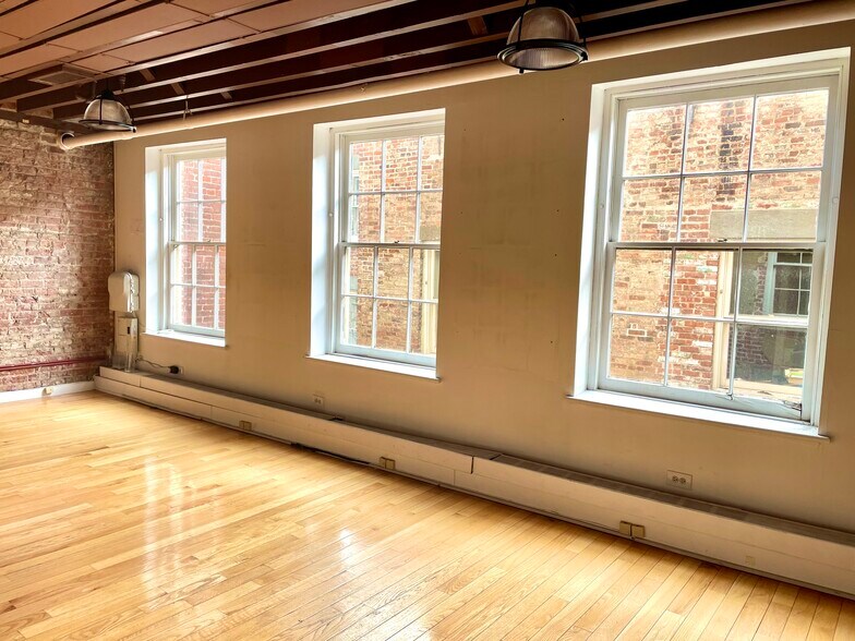 More Photos Of 19 Fulton St, New York Office For Lease