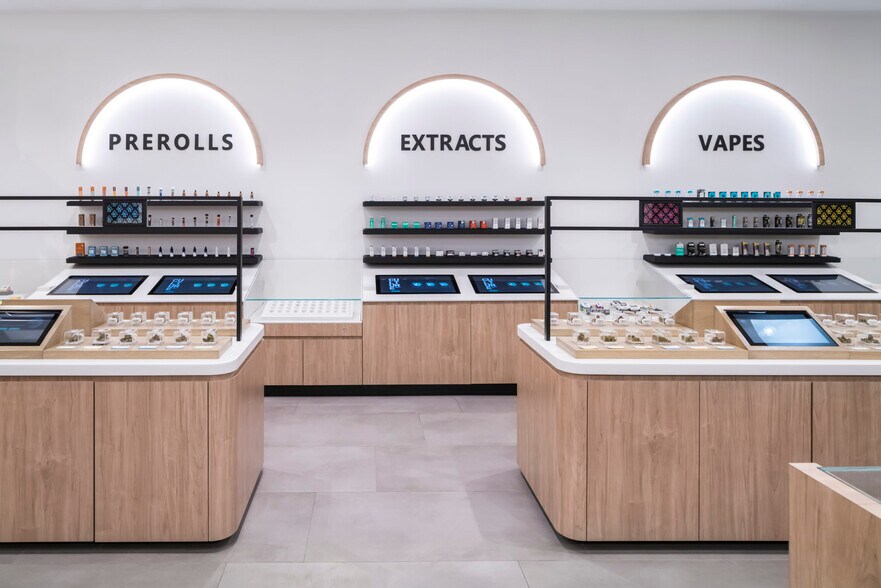 More Photos Of 770 W 19th St, Costa Mesa Showroom For Sale