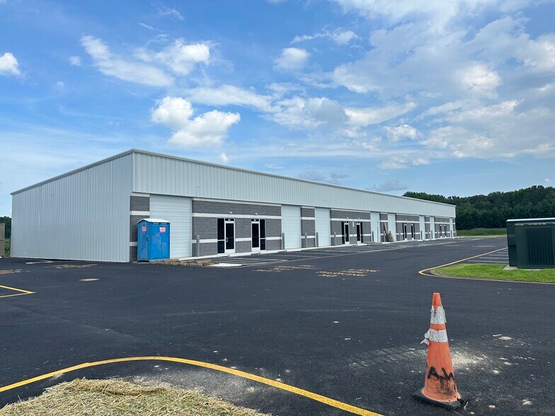More Photos Of 8141 Pine Ridge Rd, Mechanicsville Light Distribution For Lease