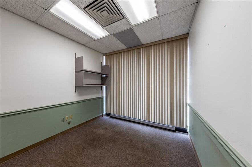 More Photos Of 315 S 6th St, Saint Joseph Sports And Entertainment For Lease