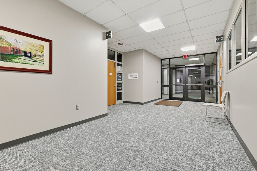 More Photos Of 7640 Sylvania Ave, Sylvania Medical For Lease