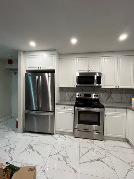 More Photos Of 183 Maurice Dr, Oakville Apartments For Sale