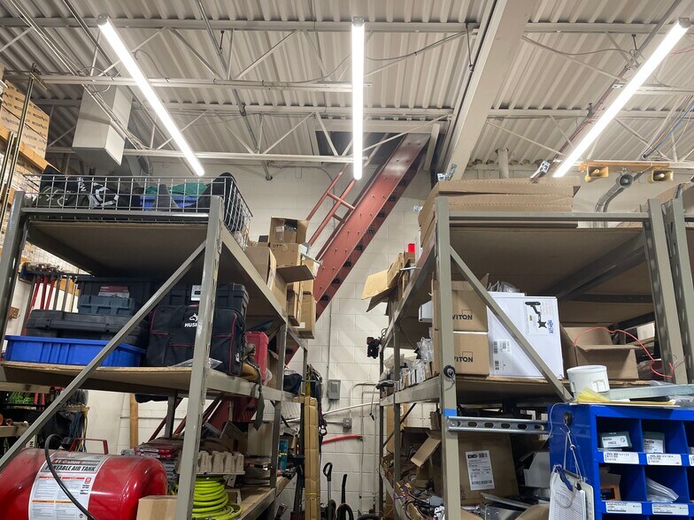 More Photos Of 2343 NW 135th Ln, Andover Manufacturing For Sale