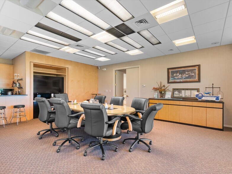 More Photos Of 15400 S US Highway 301, Summerfield Office For Sale