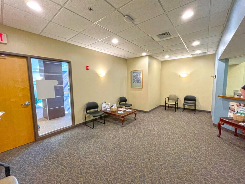 More Photos Of 100 Simsbury Rd, Avon Medical For Lease