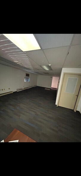 More Photos Of 932 High St, Lancaster Light Manufacturing For Lease