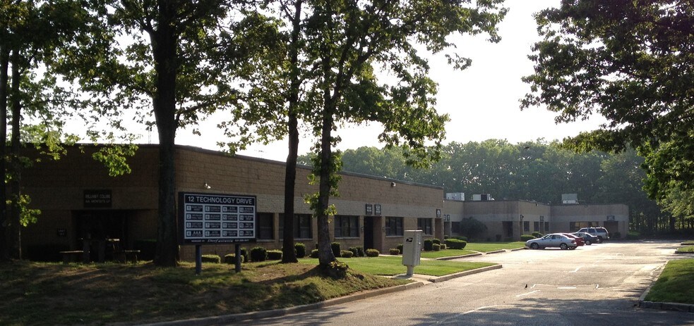 More Photos Of 10 Technology Dr, Setauket Warehouse For Lease
