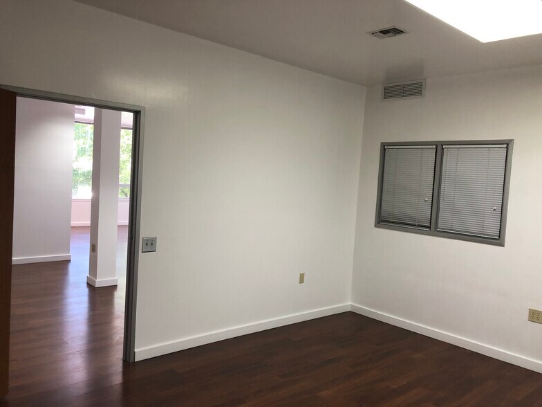 More Photos Of 2530 J St, Sacramento Office For Lease