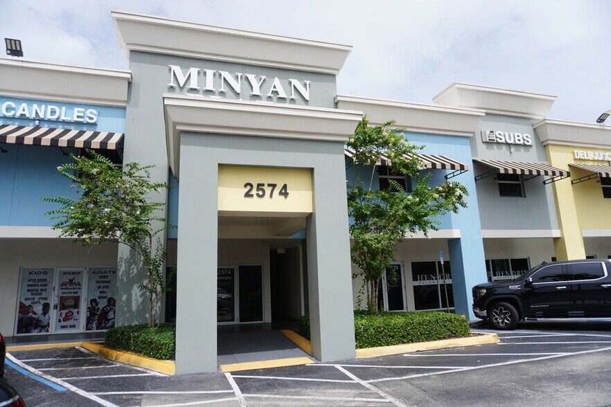 More Photos Of 2520-2650 N University Dr, Sunrise Unknown For Lease