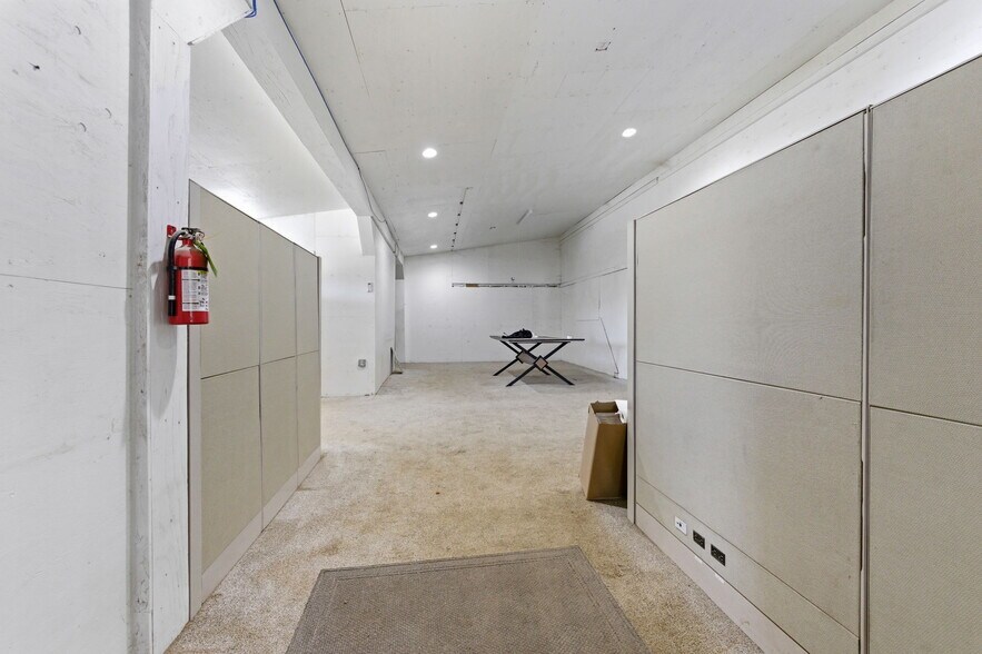 More Photos Of 3511 Boone Rd SE, Salem Distribution For Sale