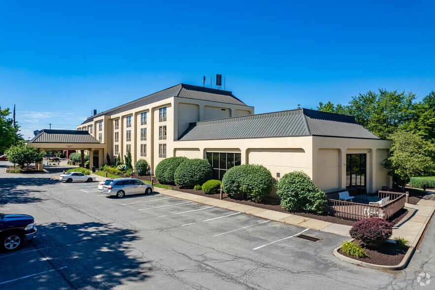 More Photos Of 210 Executive Dr, Cranberry Township Hotel For Sale